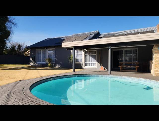 3 BEDROOM HOUSE FOR SALE IN SECUNDA CENTRAL